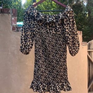 Sunflower dress: black, white, yellow.